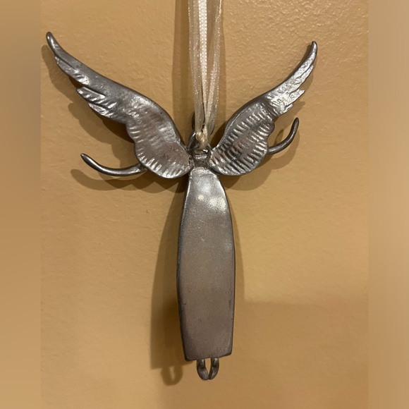 Serenity Angel Silver Metal Ornament Mother Teresa” We Can Do No Great “ - Picture 4 of 7